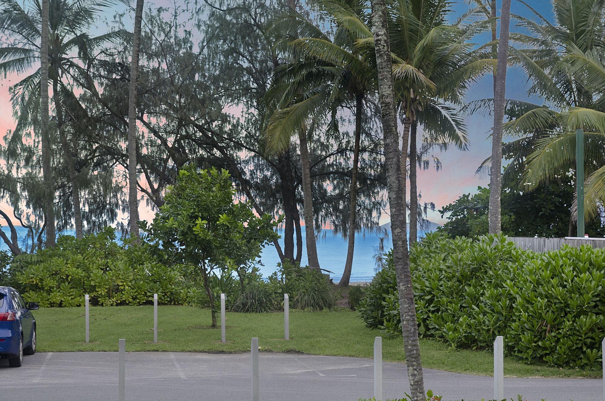 By The Sea Port Douglas Bagian luar foto