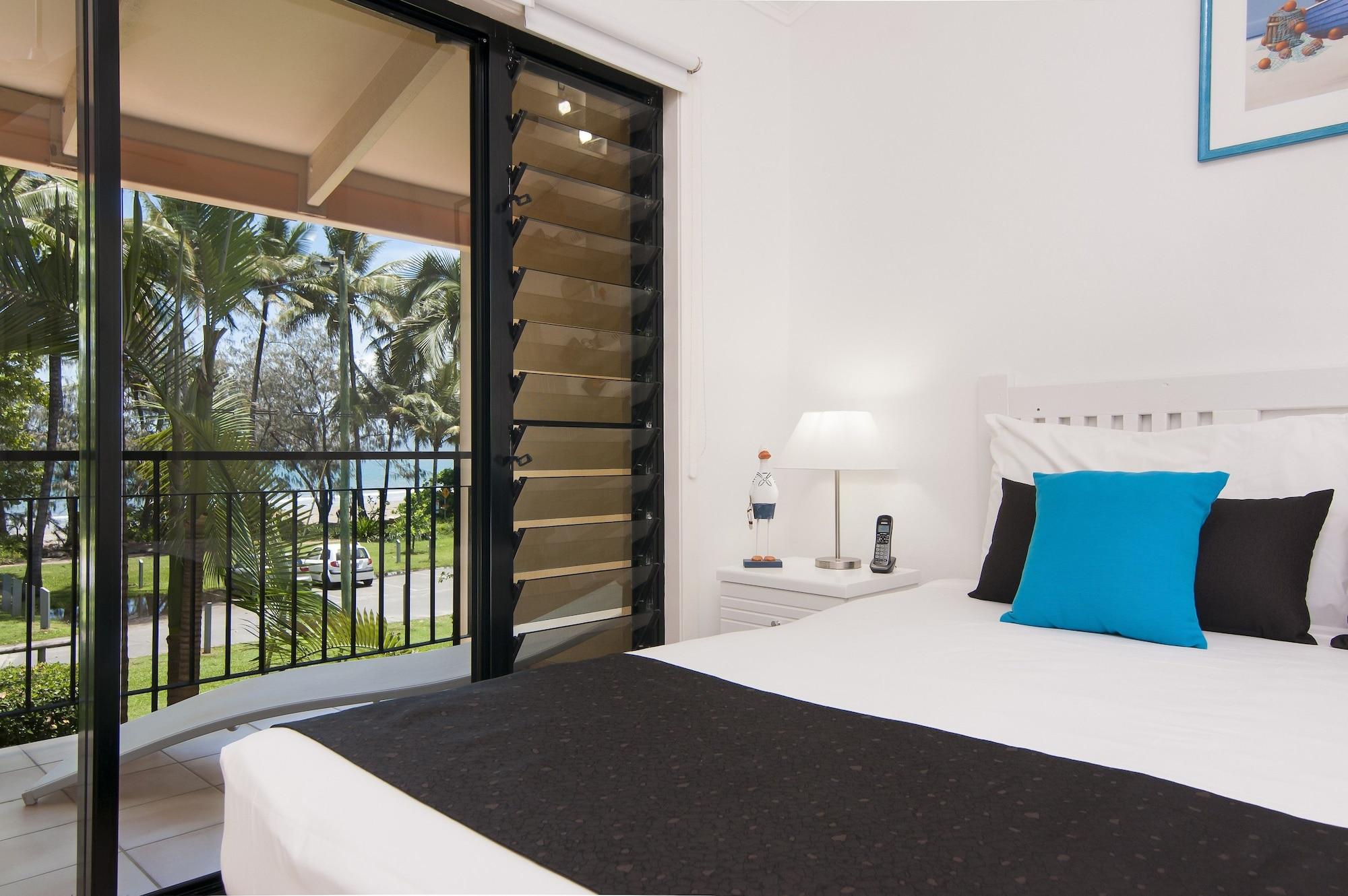 By The Sea Port Douglas Bagian luar foto