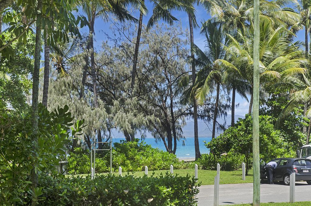 By The Sea Port Douglas Ruang foto